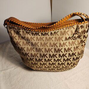 MICHAEL KORS SIGNATURE BENNET BRAIDED SHOULDER BAG HOBO